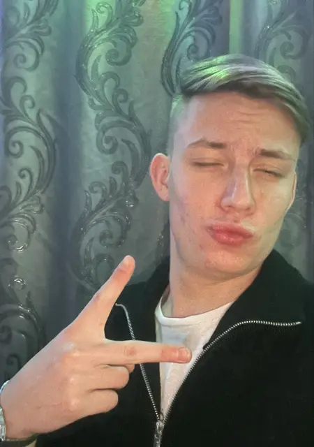 Я Матвей, 19, из Назарова, ищу знакомства без обязательств