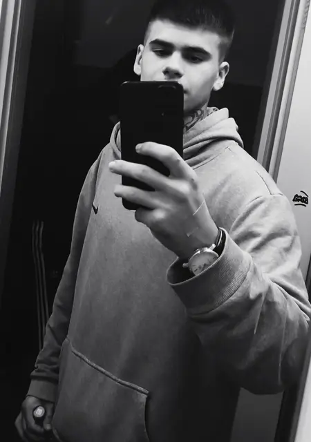 Остап из Чебаркуля, мне 22, познакомлюсь на одну ночь