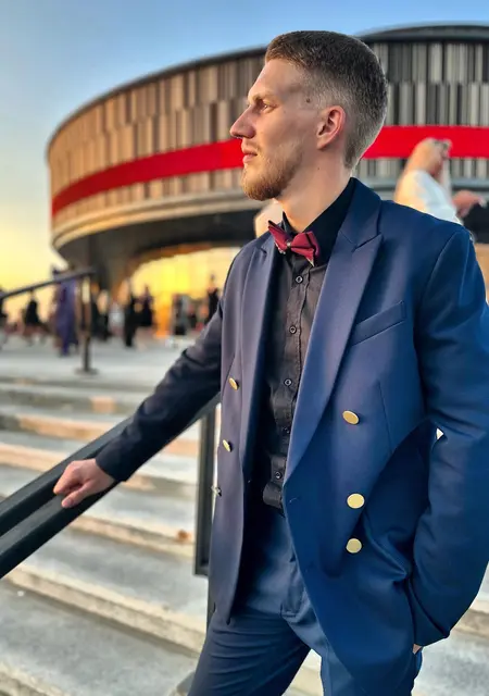 Илья из Лобни, ищу на сайте общение