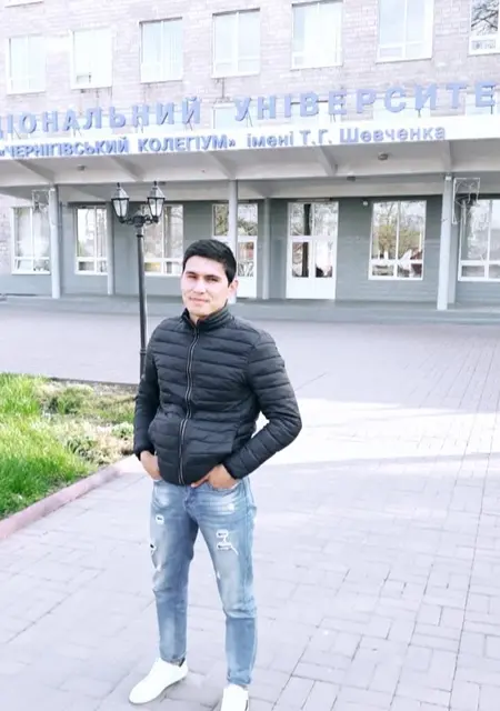 Тимур з Чернігова, мені 28 років, познайомлюсь для вірт