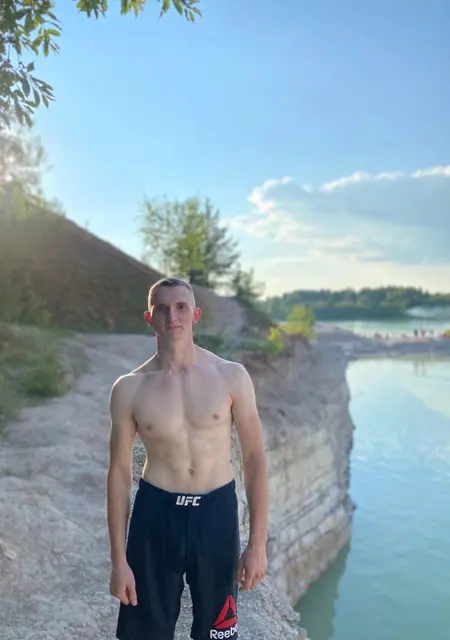 Я Николай, 26, из Слободского, ищу знакомства без обязательств