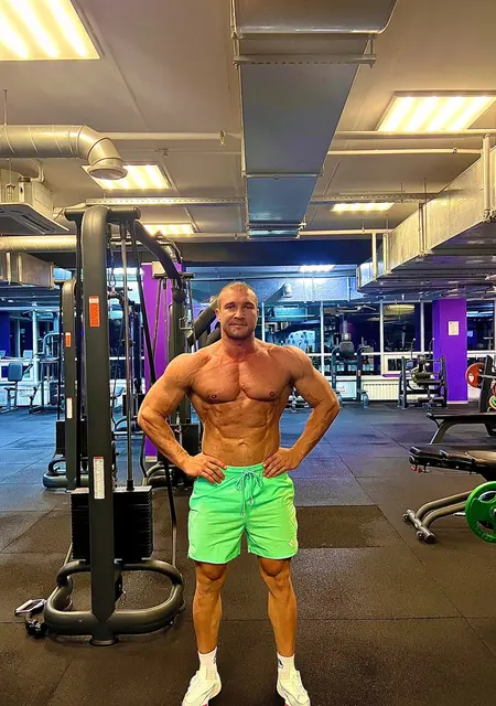 Иван из Салавата, мне 35, познакомлюсь на одну ночь