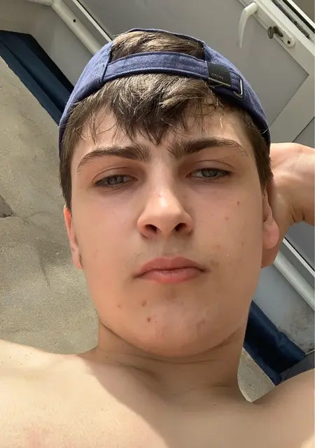 Рома из Махачкалы, мне 18, познакомлюсь на одну ночь