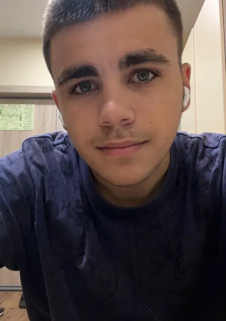 Я Сергей, 20, из Елабуги, ищу знакомства без обязательств