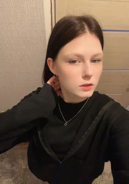 Я Полина, 19, из Воронежа, ищу знакомство для общения