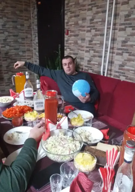 Я Саша, 25, из Сарапула, ищу знакомство для общения