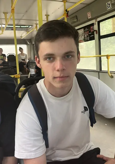 Я Игорь, 20, из Рыбинска, ищу знакомства без обязательств