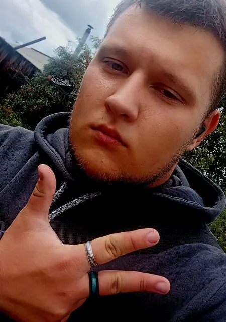 Я Алексей, 22, из Шелехова, ищу знакомства без обязательств