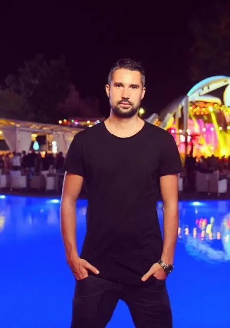 Алекс из Химок, мне 36, познакомлюсь для постоянных отношений