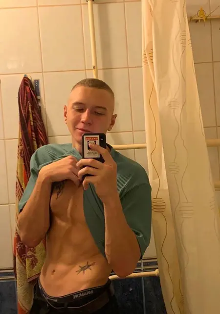Я Андрей, 21, из Новочеркасска, ищу знакомство для приятного времяпровождения
