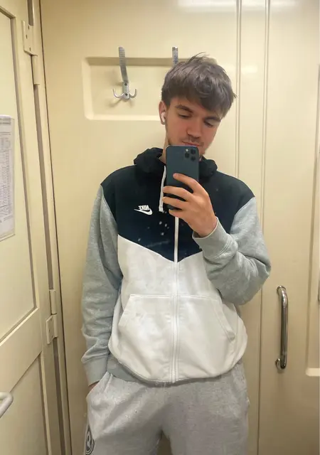 Nikita из Белогорска, мне 23, познакомлюсь для приятного времяпровождения