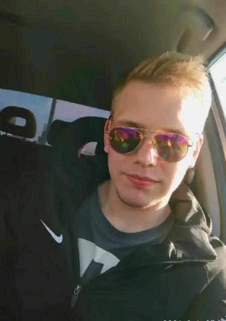 Виталик из Реутова, ищу на сайте знакомства на одну ночь