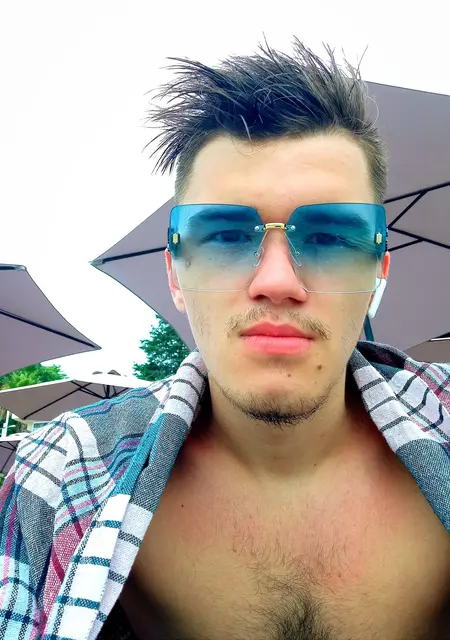 Я Амир, 21, из Тольятти, ищу знакомства без обязательств