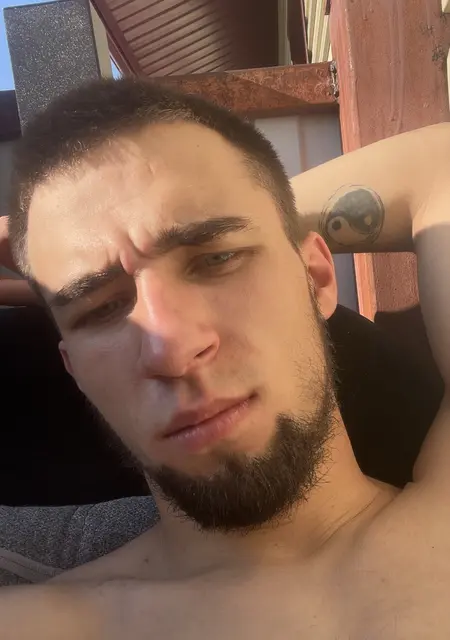 Я Александр, 20, знакомлюсь для приятного времяпровождения в Москве