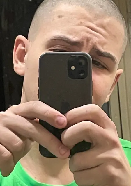 Иван из Смоленска, мне 20, познакомлюсь для постоянных отношений