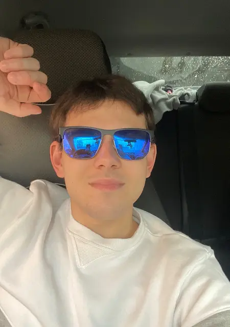 Я Artyom, 24, знакомлюсь без обязательств в Мурманске