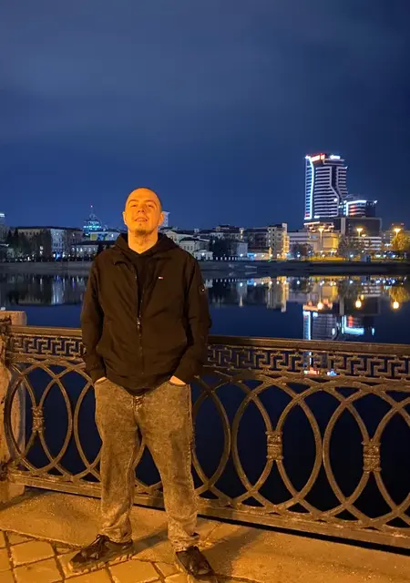Я Владислав, 26, из Екатеринбурга, ищу знакомства на одну ночь