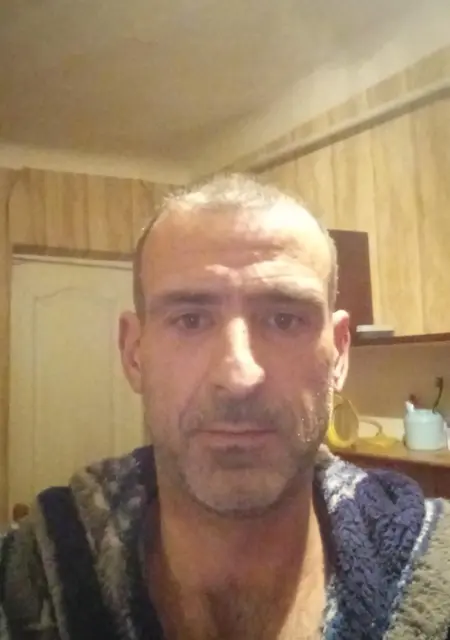 Александр из Новочеркасска, мне 42, познакомлюсь без обязательств