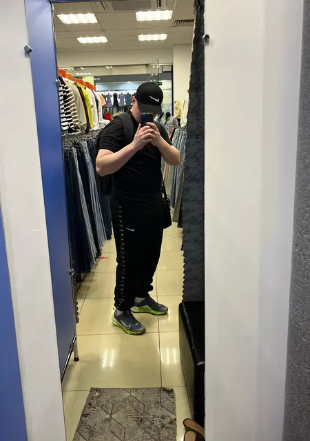 Антон из Тобольска, мне 19, познакомлюсь для приятного времяпровождения