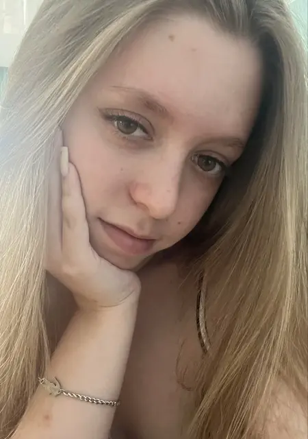Я Настя, 18, из Екатеринбурга, ищу знакомство для приятного времяпровождения