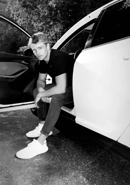 Я Yan, 26, из Североморска, ищу знакомства без обязательств