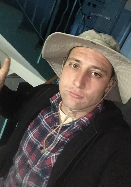 Игорь из Судака, мне 29, познакомлюсь на одну ночь