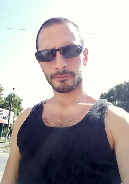 Карен из Дмитрова, мне 32, познакомлюсь для дружбы