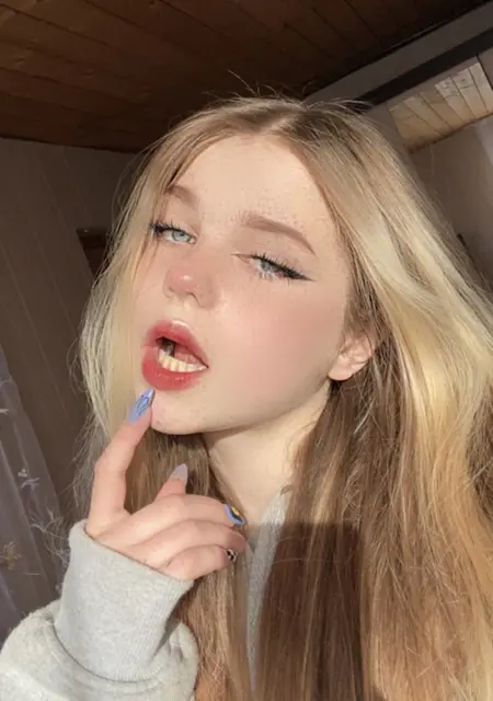 Софья из Владивостока, мне 25, познакомлюсь для общения