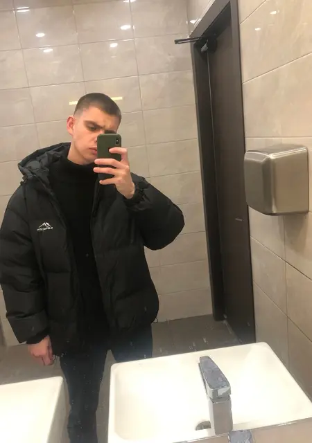 Я Андрей, 22, из Великого Новгорода, ищу знакомство для приятного времяпровождения