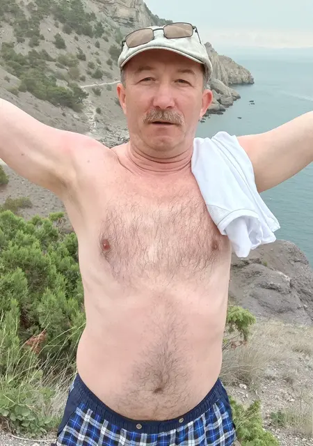 Я Андрей, 56, из Смоленска, ищу знакомства без обязательств