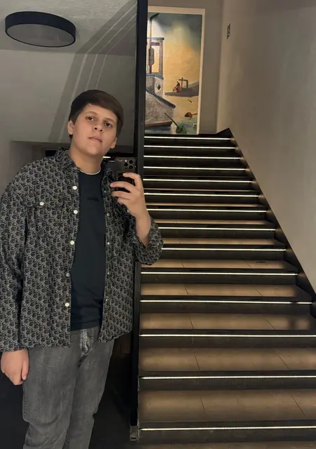 Я Иван, 18, из Ростова-на-Дону, ищу знакомство для постоянных отношений