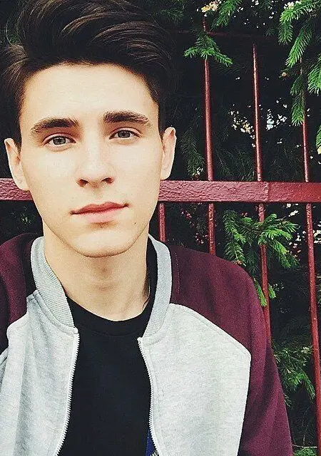 Я Константин, 27, знакомлюсь без обязательств в Томске