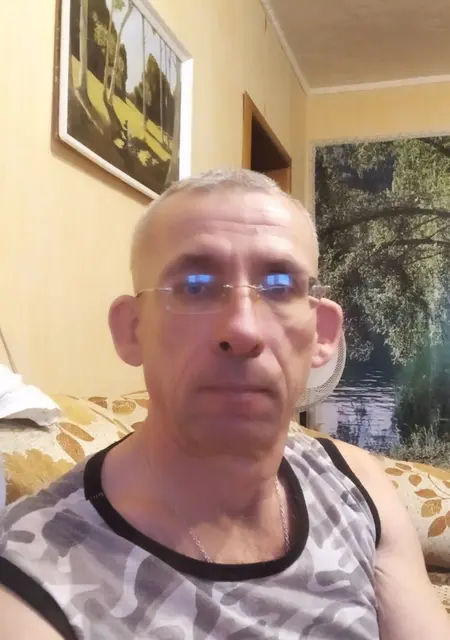 Стас из Великого Новгорода, мне 54, познакомлюсь без обязательств