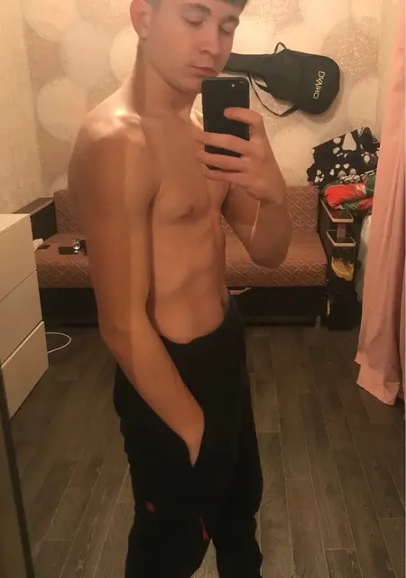 Я Леха, 19, из Туймаз, ищу знакомство для вирта