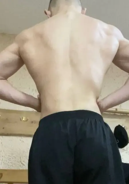 Я Aleksandr, 18, знакомлюсь на одну ночь в Новокузнецке