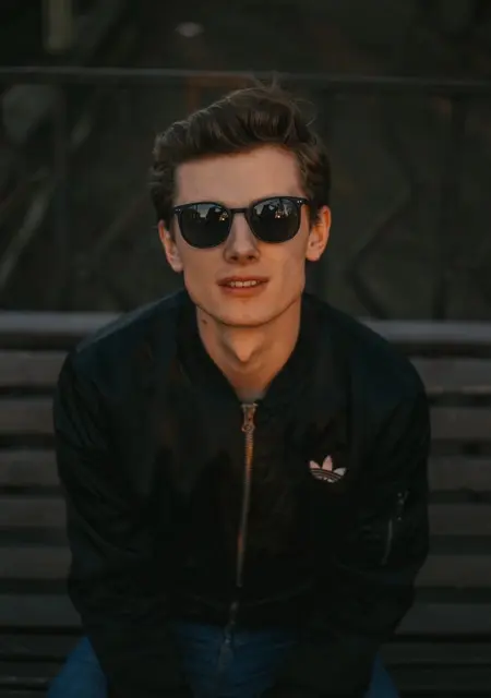 Артем из Твери, мне 24, познакомлюсь для общения