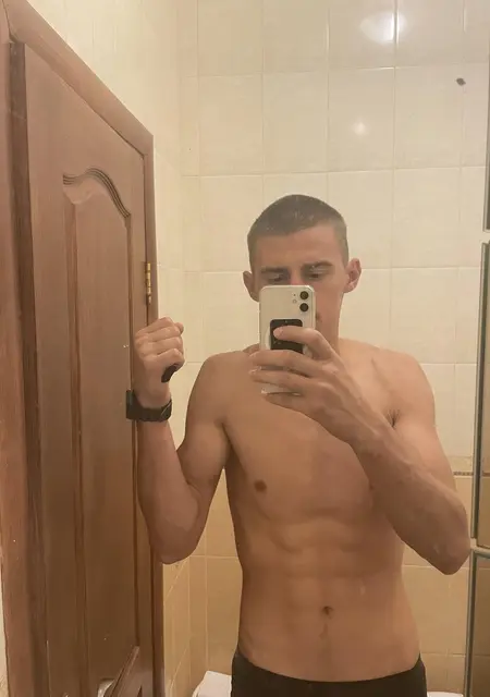 Я Александр, 23, из Ялты, ищу знакомства без обязательств