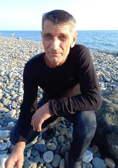 Я Виктор, 60, из Саратова, ищу знакомства без обязательств