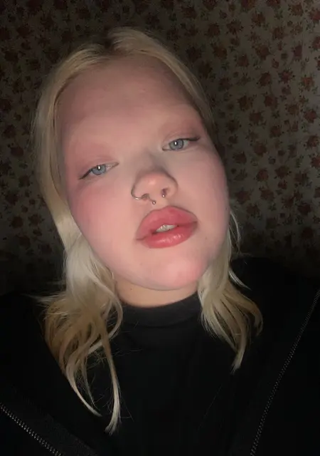 Я Лиза, 24, из Архангельска, ищу знакомство для постоянных отношений