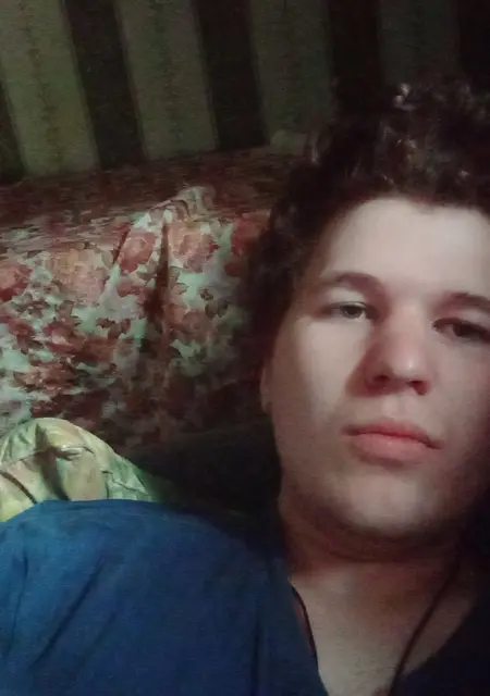 Илья из Донецка, мне 21, познакомлюсь без обязательств