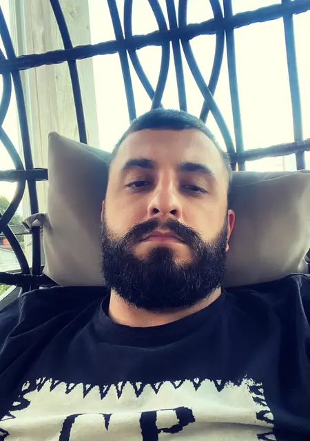 Timur из Великого Новгорода, мне 30, познакомлюсь без обязательств