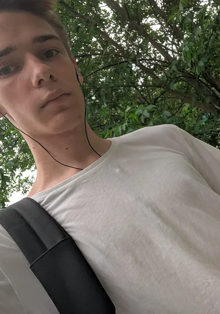 Я Гриша, 24, знакомлюсь на одну ночь в Березниках