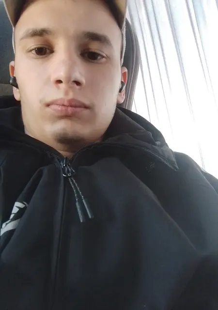 Витя из Троицка, ищу на сайте знакомства на одну ночь