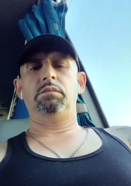 Я Павел, 44, из Соснового Бора, ищу знакомства без обязательств