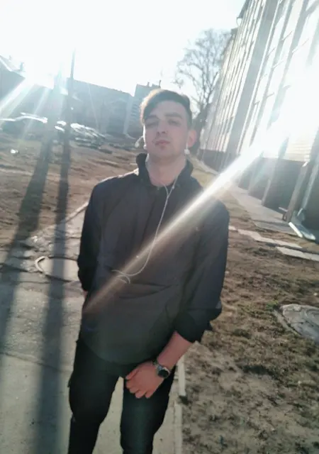 Я Макс, 24, из Кирова, ищу знакомства на одну ночь