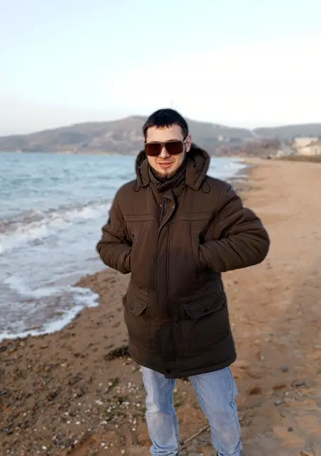 Я Артём, 22, из Керчи, ищу знакомства на одну ночь