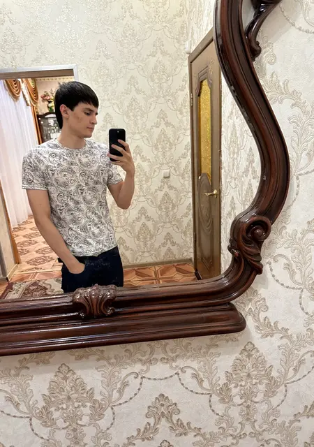 Я Илья, 18, из Тамбова, ищу знакомства без обязательств