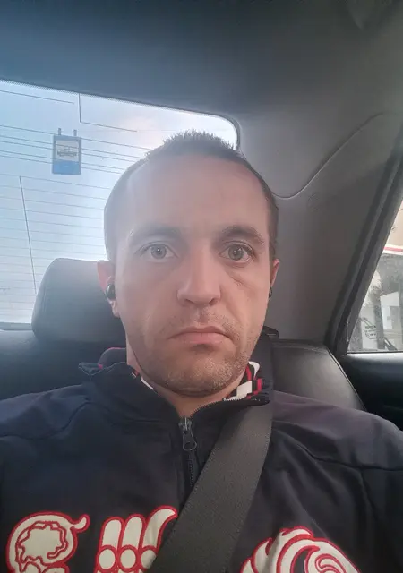 Я Евгений, 36, из Нижнего Тагила, ищу знакомство для приятного времяпровождения