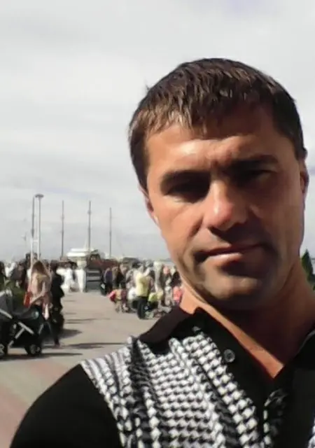 Александр из Павловска, мне 45, познакомлюсь на одну ночь