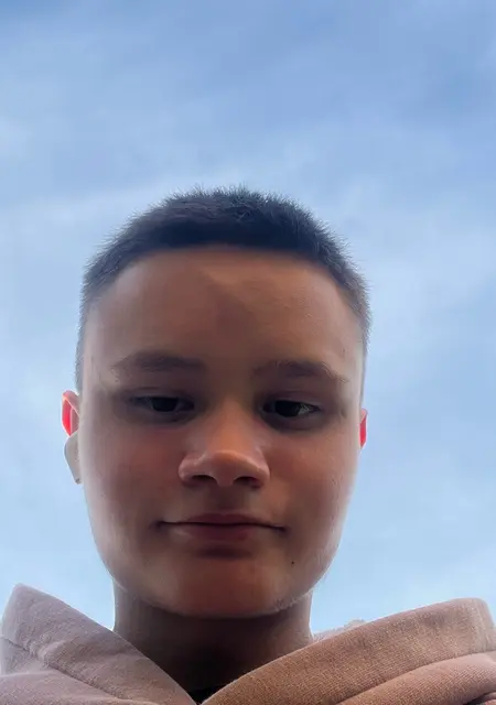 Я Kirill, 18, из Солнечногорска, ищу знакомство для постоянных отношений